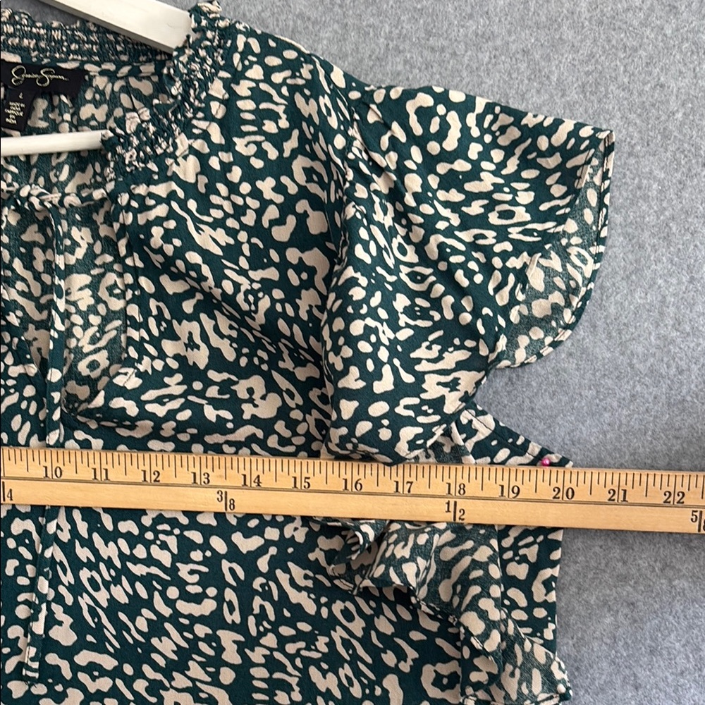 Jessica Simpson Flutter Sleeve Ruffled V-Neck Bohemian Blouse Green/Cream (L) - Picture 8 of 11